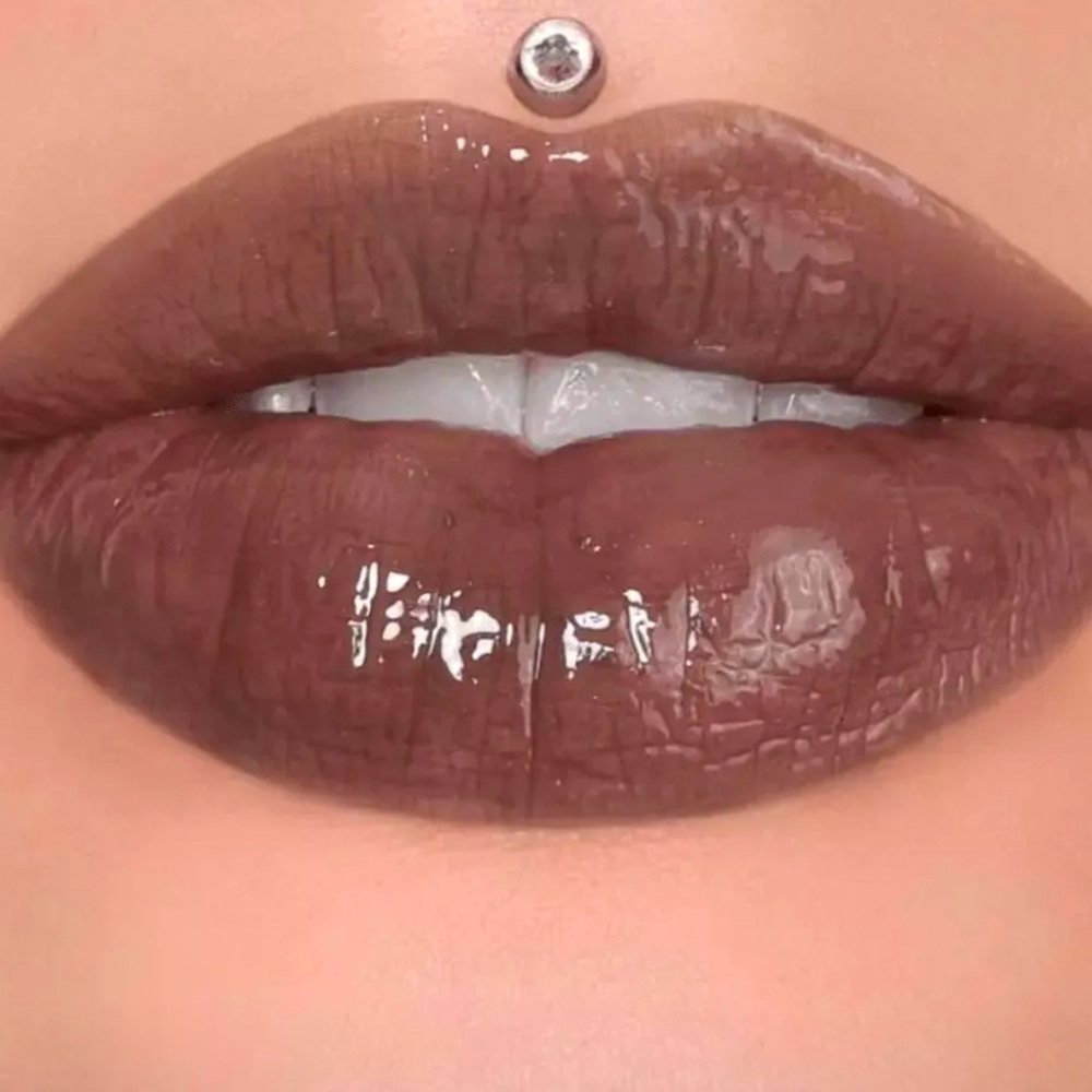JEFFREE STAR UNTOUCHABLE
LIP GLOSS